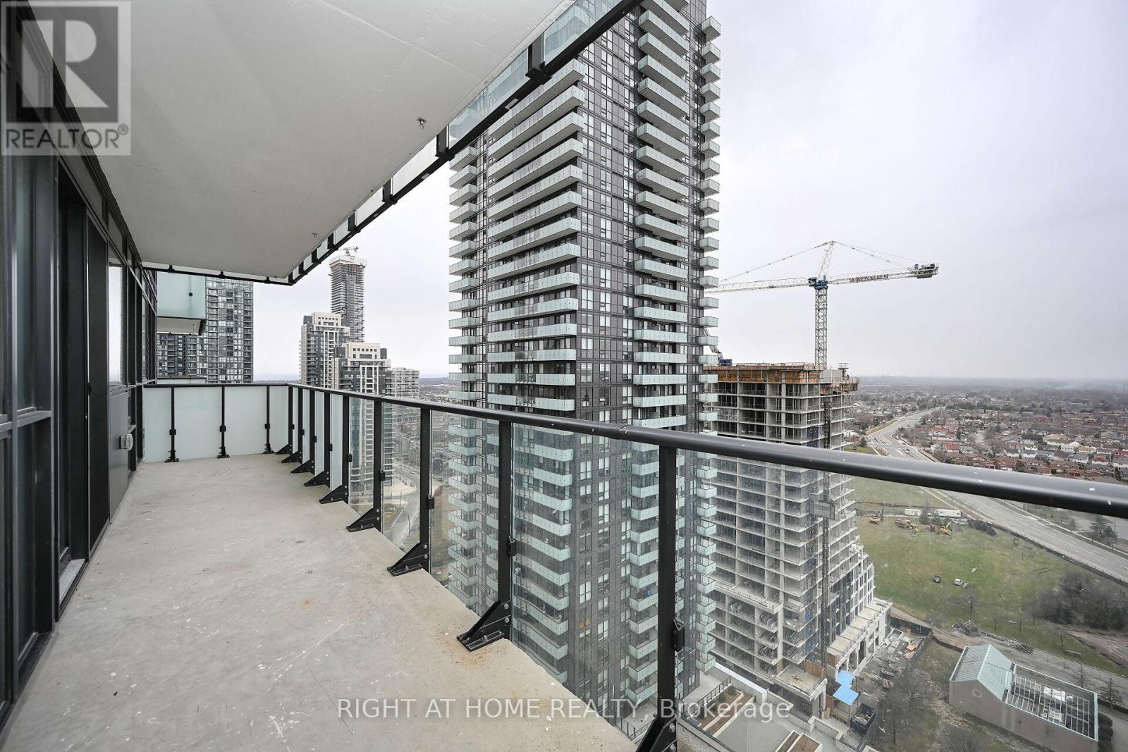 1402 - 430 Square One Drive, Mississauga, Ontario L5B 0L6 - Photo 18 - W12587012