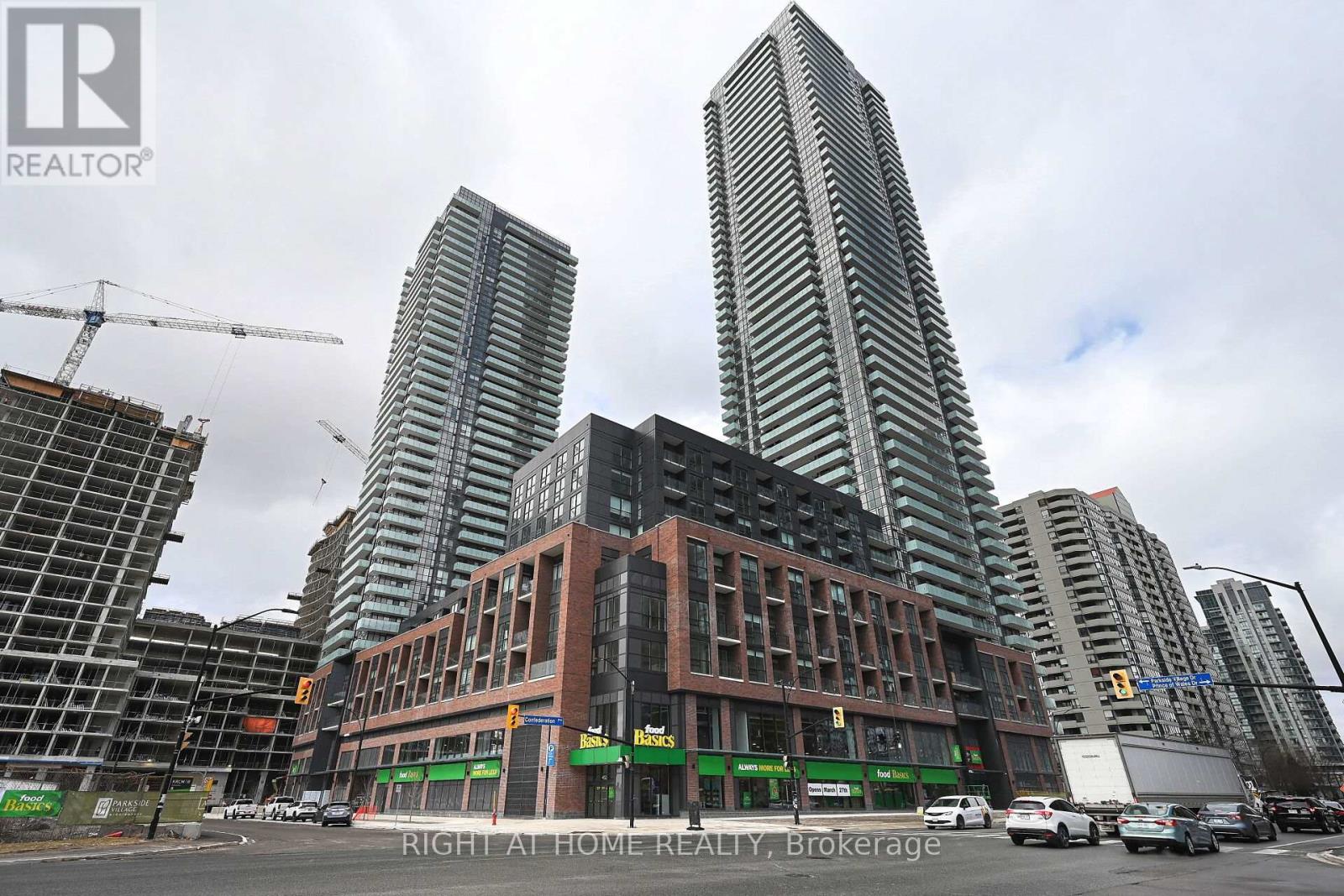 1402 - 430 Square One Drive, Mississauga, Ontario L5B 0L6 - Photo 2 - W12587012