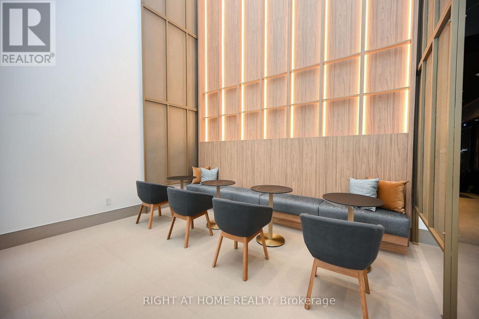 1402 - 430 Square One Drive, Mississauga, Ontario L5B 0L6 - Photo 5 - W12587012