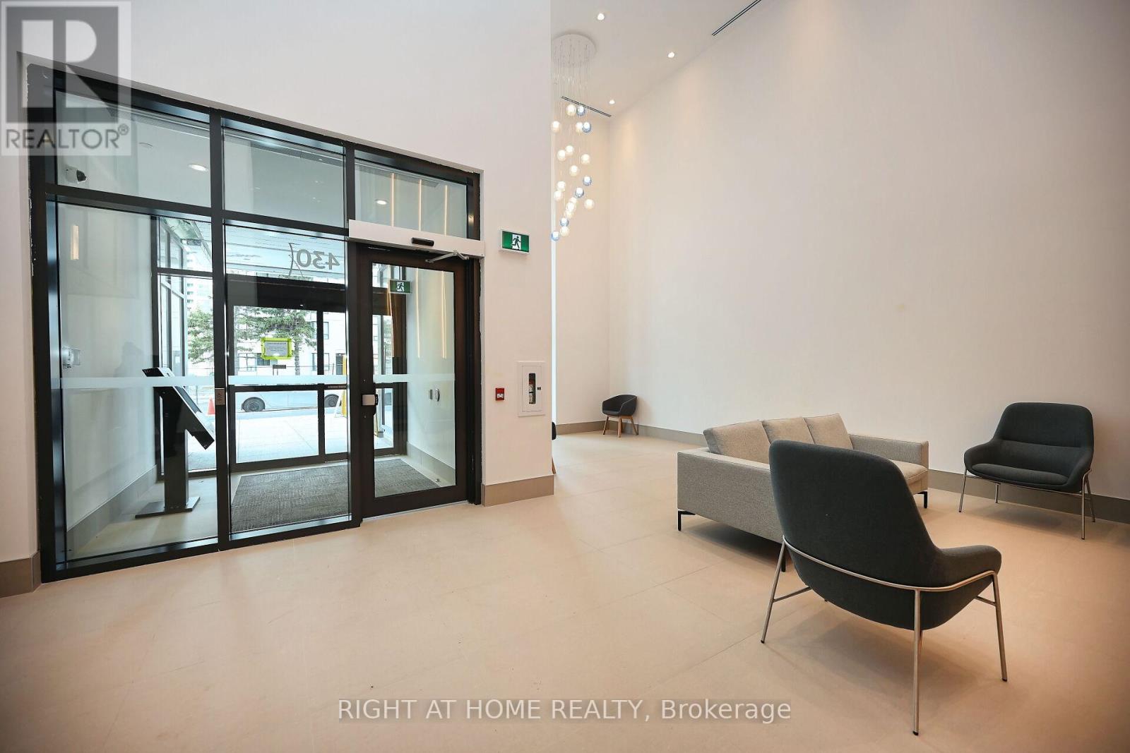 1402 - 430 Square One Drive, Mississauga, Ontario L5B 0L6 - Photo 6 - W12587012