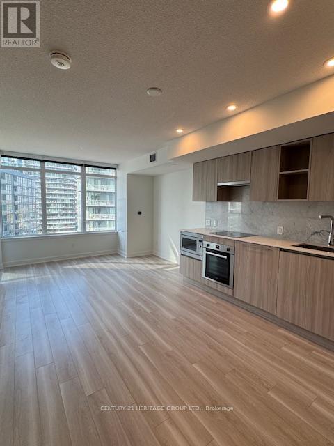 1515 - 19 Bathurst Street, Toronto, Ontario  M5V 2P1 - Photo 1 - C12586992