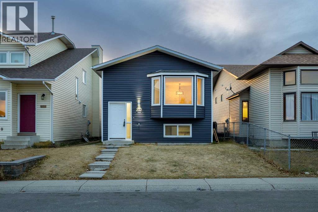 212 Falmere Way Ne, Calgary, Alberta  T3J 2X9 - Photo 3 - A2270260