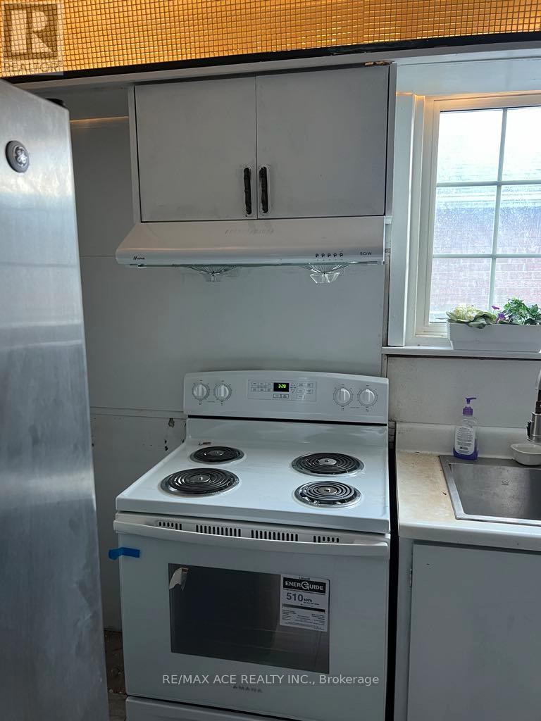 Main - 4 Jeanette Street, Toronto, Ontario  M1M 3G1 - Photo 5 - E12587066