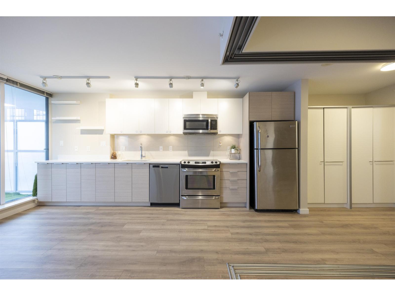 2306 13303 Central Avenue, Surrey, British Columbia  V3T 0K6 - Photo 5 - R3070914