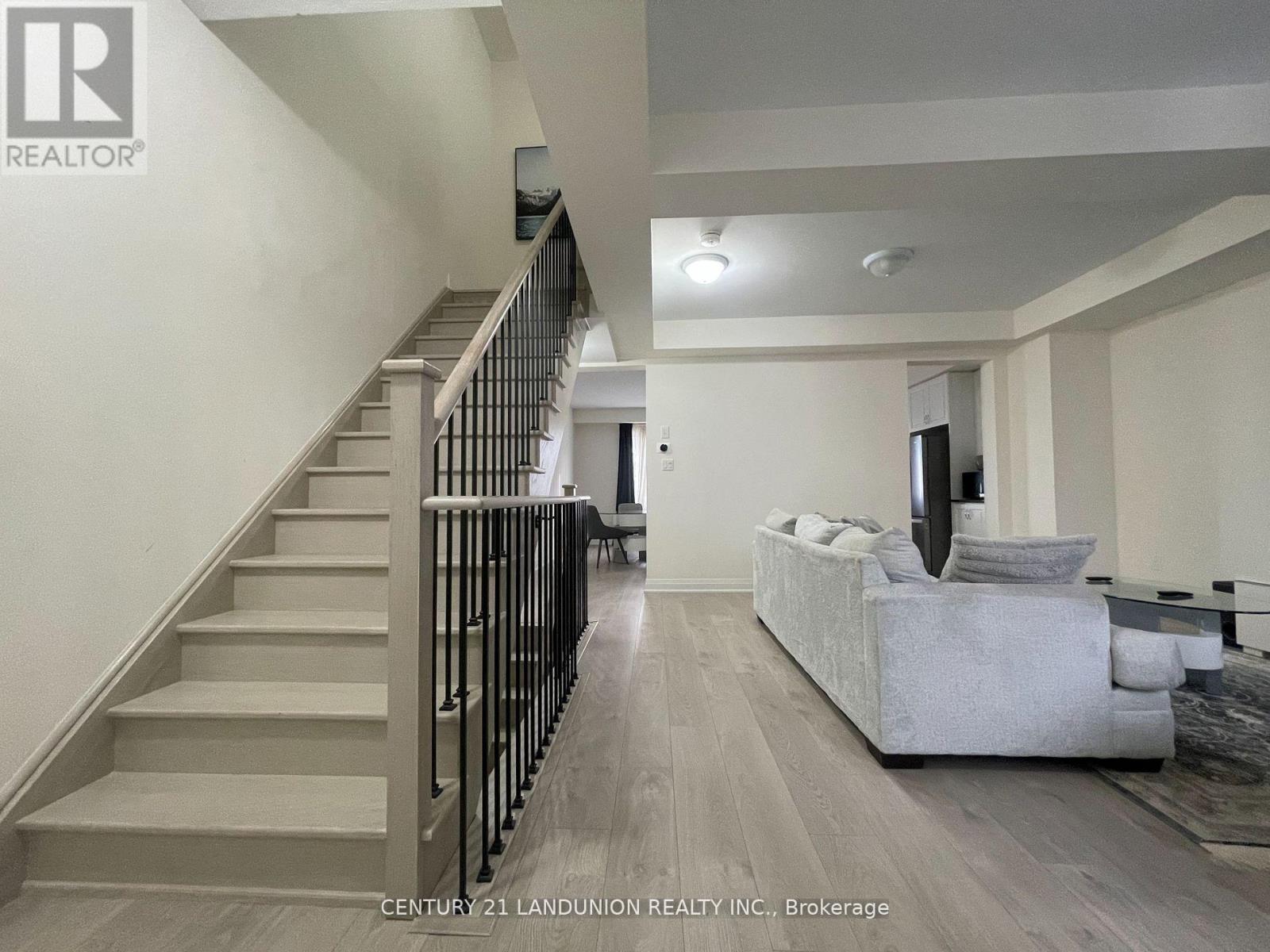 17 Mcconaghy Court, Vaughan, Ontario  L6A 5C1 - Photo 10 - N12587034