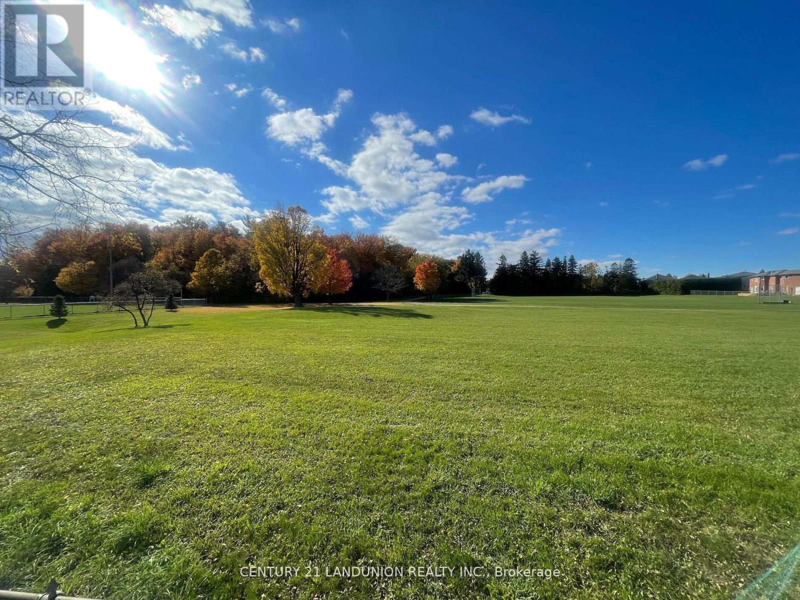 17 Mcconaghy Court, Vaughan, Ontario  L6A 5C1 - Photo 4 - N12587034