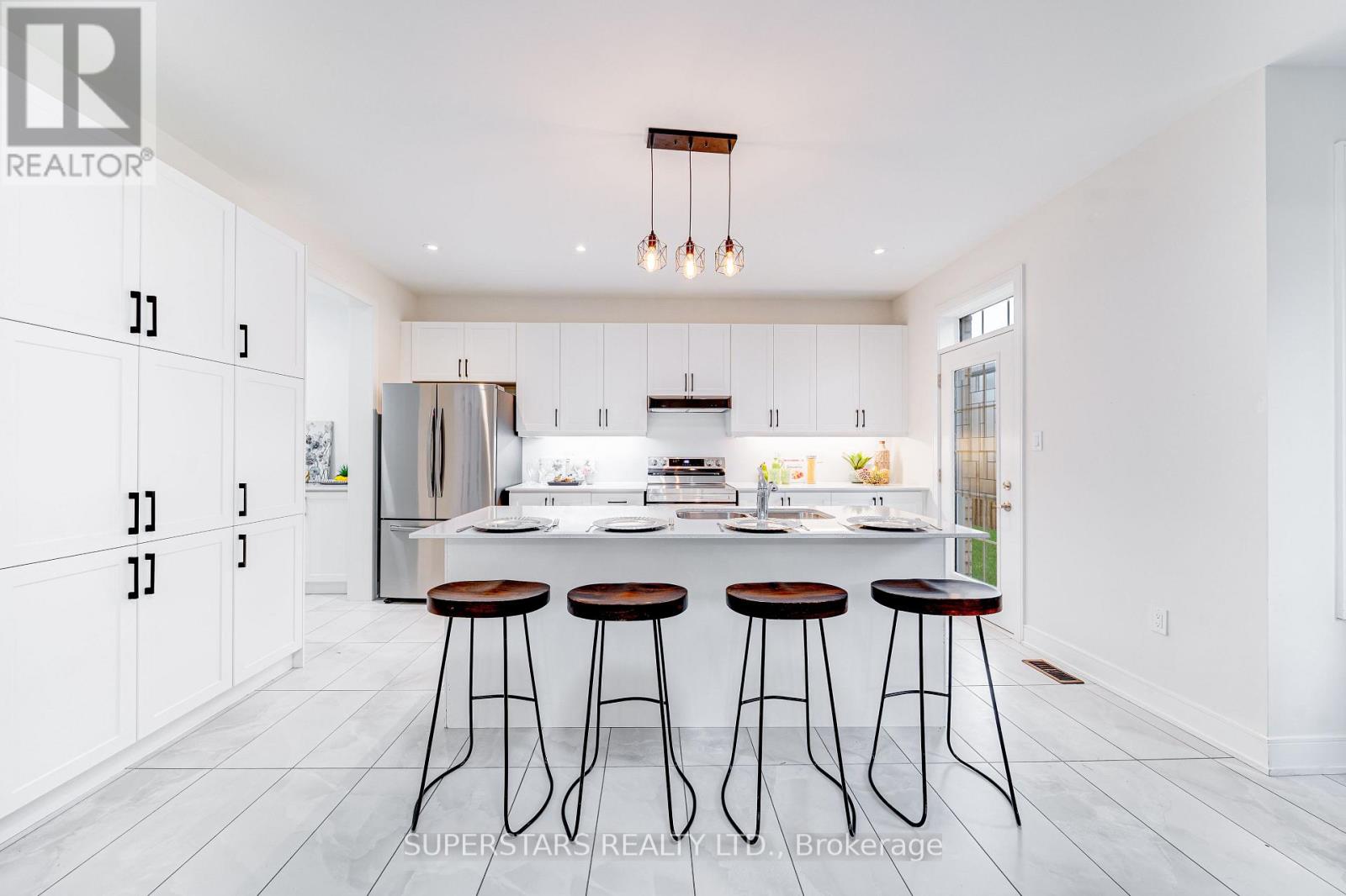 143 Kenneth Rogers Crescent, East Gwillimbury, Ontario  L9N 0S1 - Photo 5 - N12587044