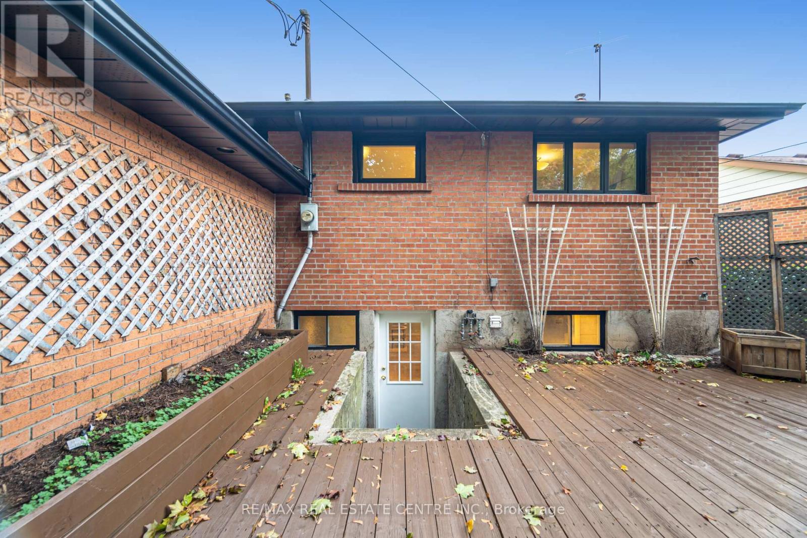 5288 Mericourt Road, Burlington, Ontario L7L 3R3 - Photo 36 - W12587052