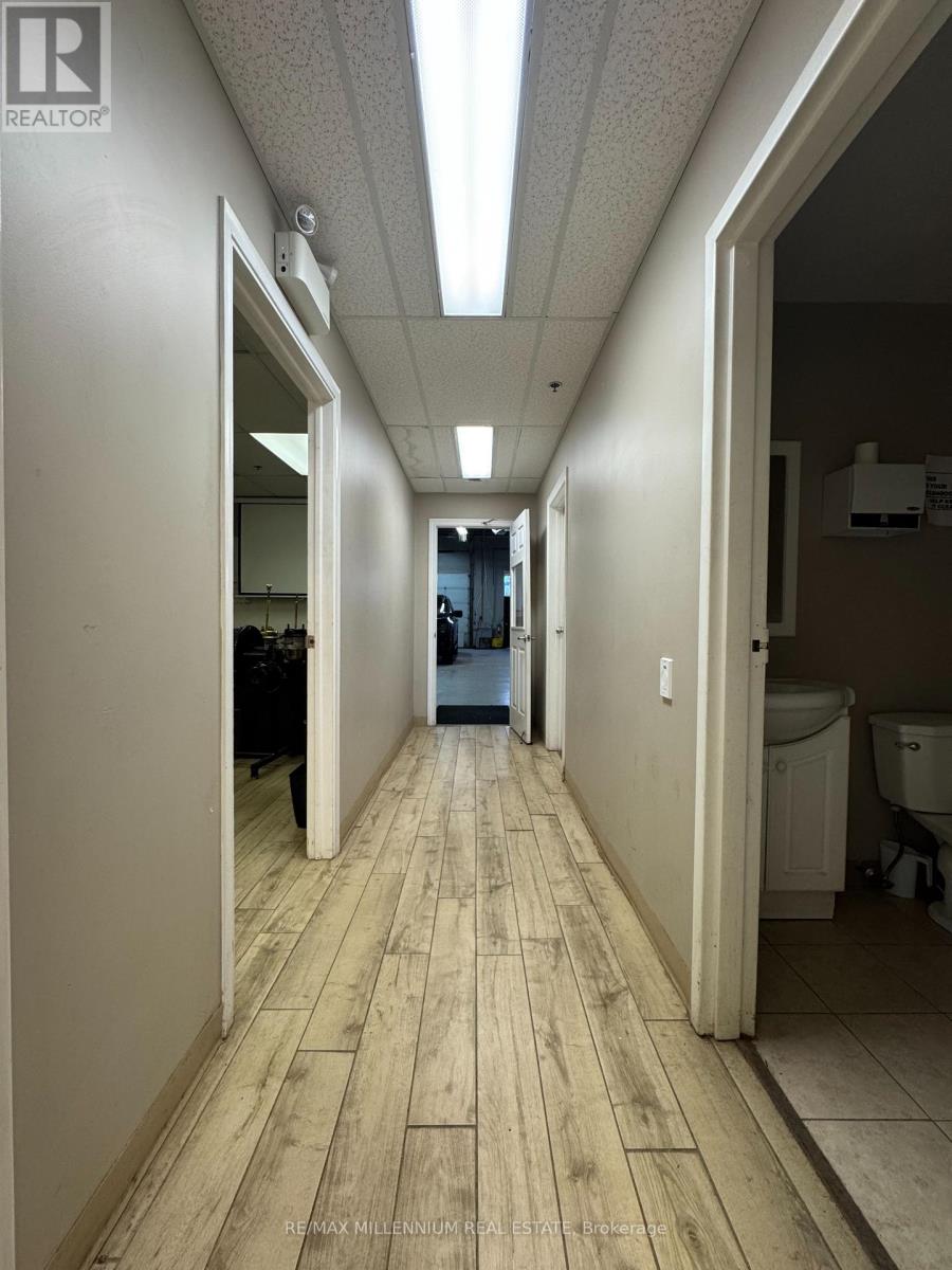 1079 Britannia Road E, Mississauga, Ontario  L4W 3X1 - Photo 6 - W12587062