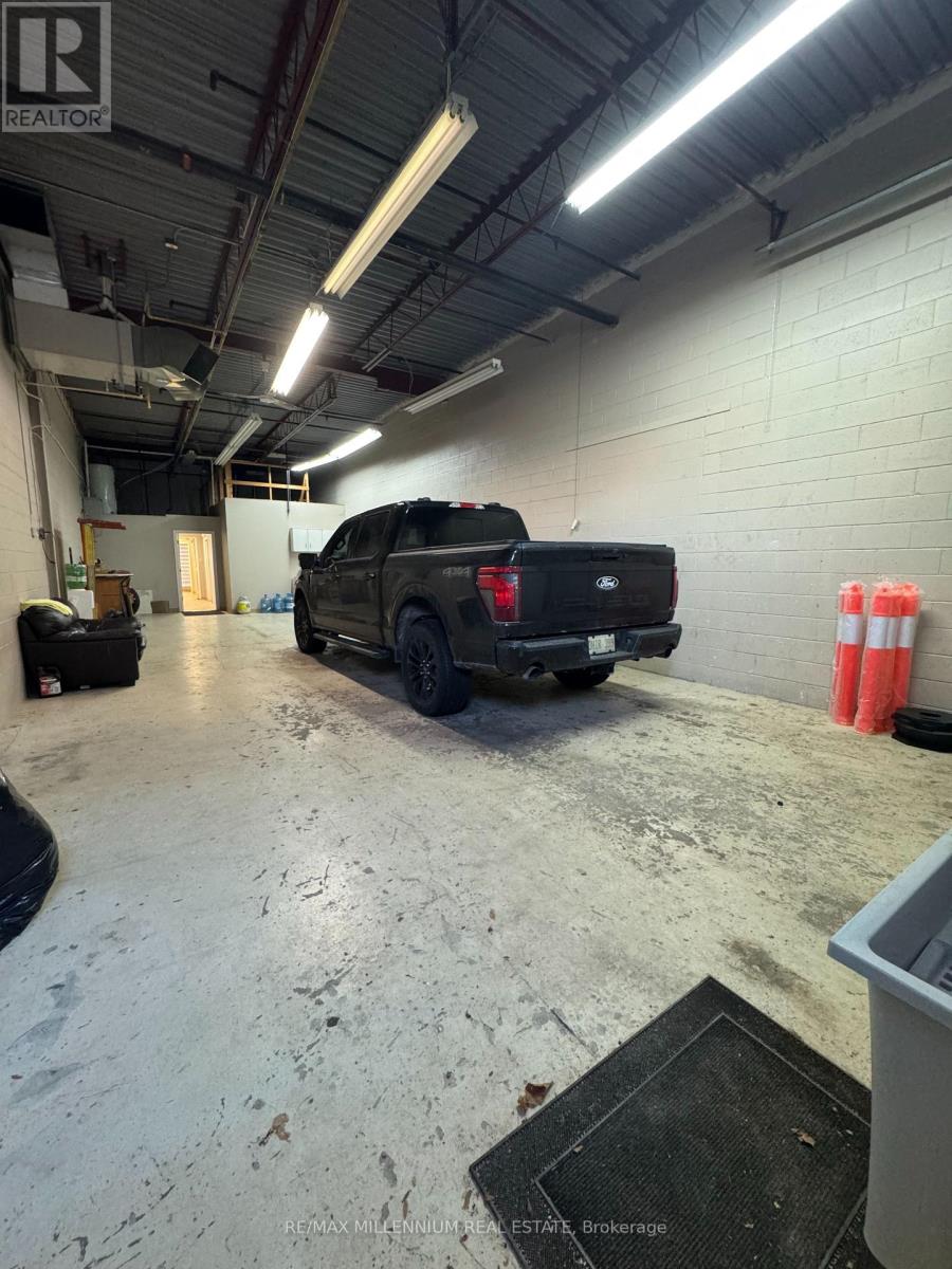 1079 Britannia Road E, Mississauga, Ontario  L4W 3X1 - Photo 8 - W12587062