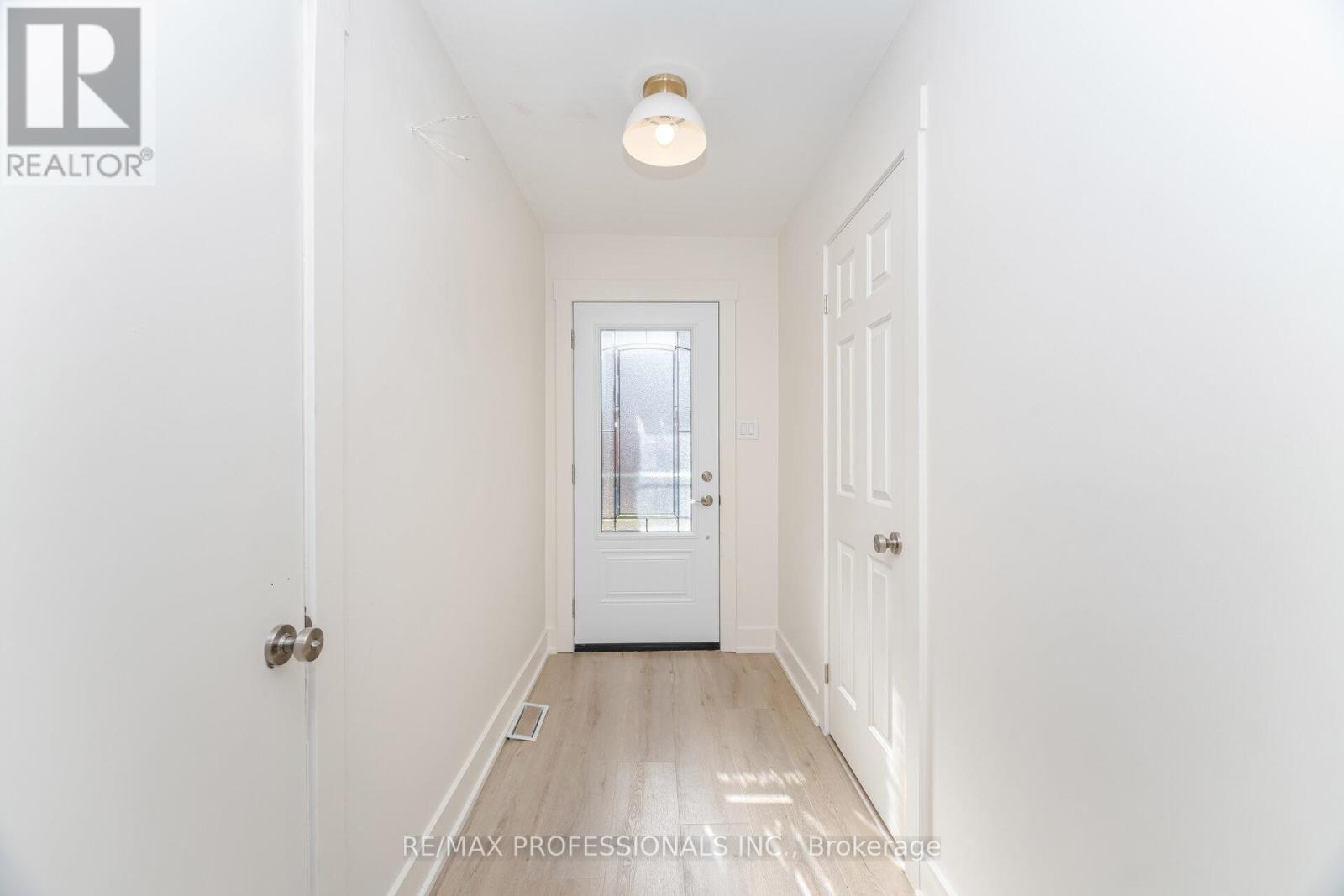 7 - 3115 New Street, Burlington, Ontario  L7N 3T4 - Photo 6 - W12587064