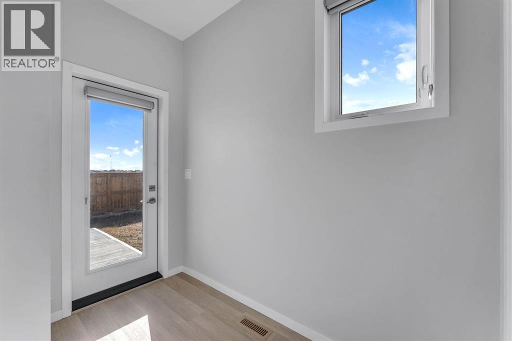 800 South Point Heath Sw, Airdrie, Alberta  T4B 5M7 - Photo 17 - A2267574