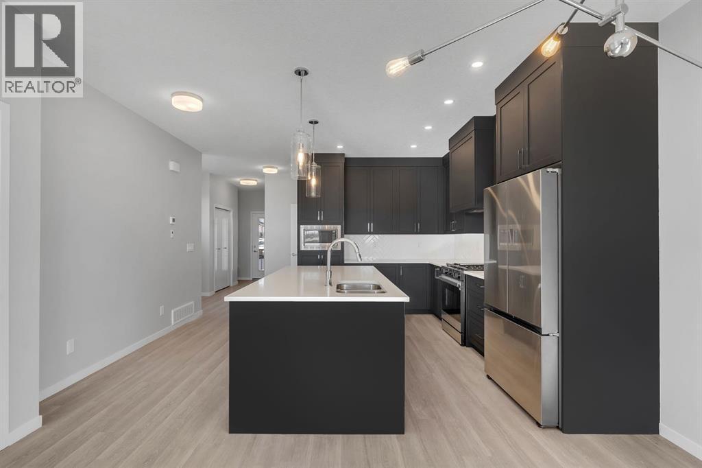 800 South Point Heath Sw, Airdrie, Alberta  T4B 5M7 - Photo 10 - A2267574