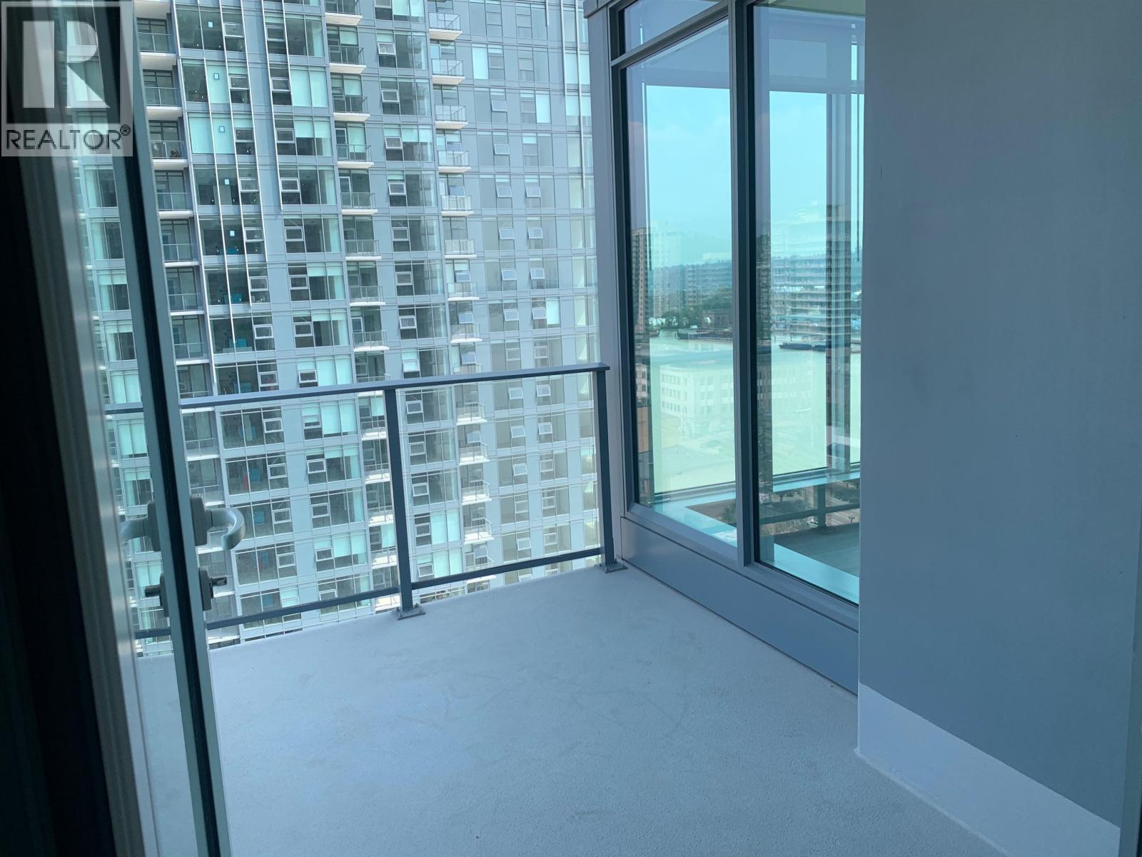 1604 680 Quayside Drive, New Westminster, British Columbia  V3M 6Z6 - Photo 3 - R3070986