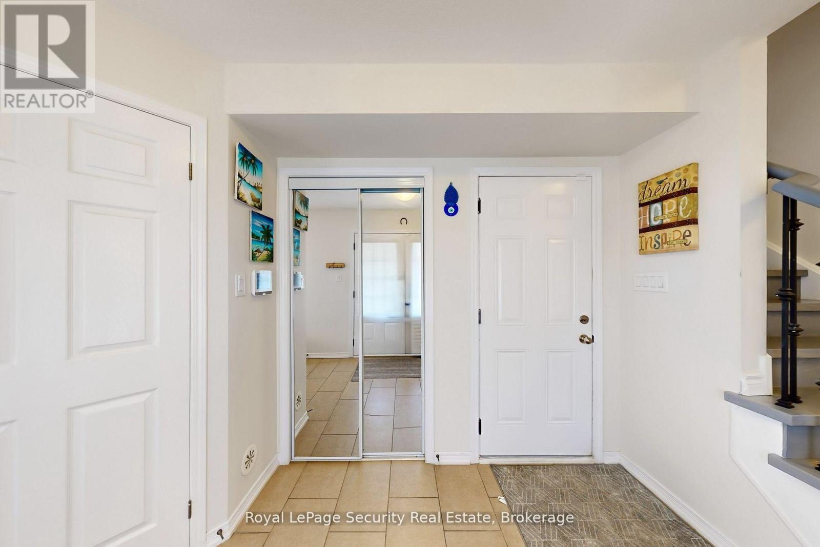 55 Golden Springs Drive, Brampton, Ontario  L7A 0C7 - Photo 7 - W12574640