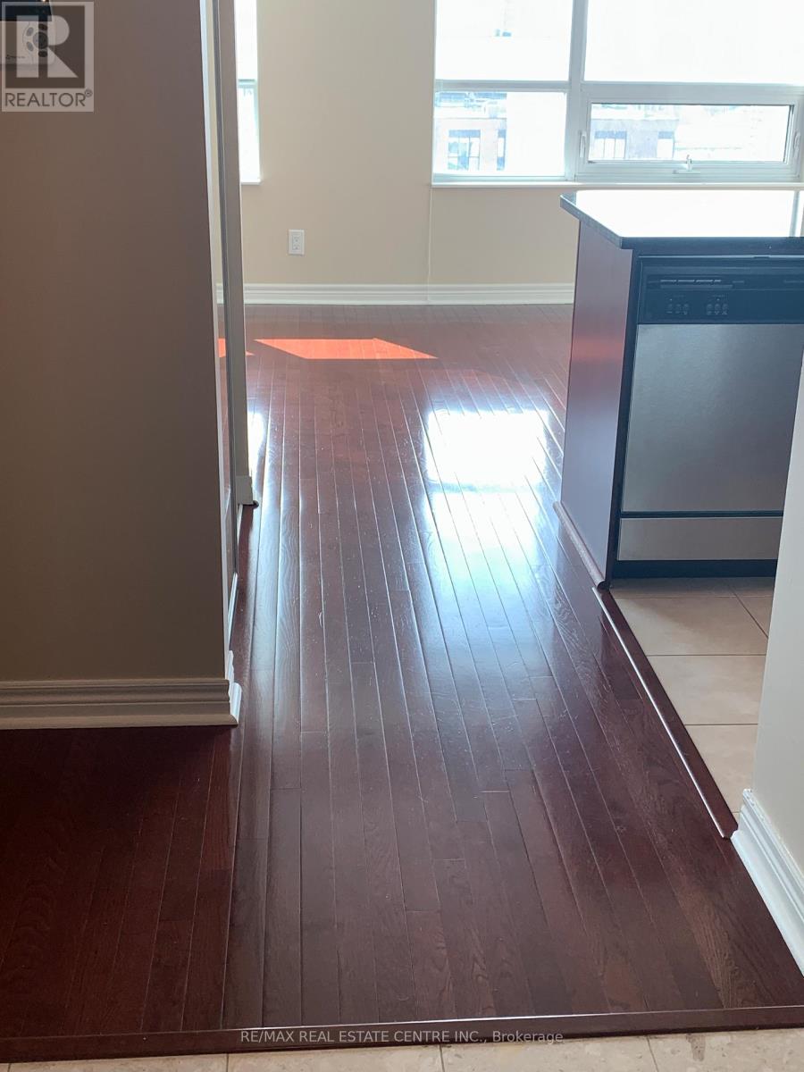 1709 - 208 Enfield Place, Mississauga, Ontario  L5B 0G8 - Photo 10 - W12587070