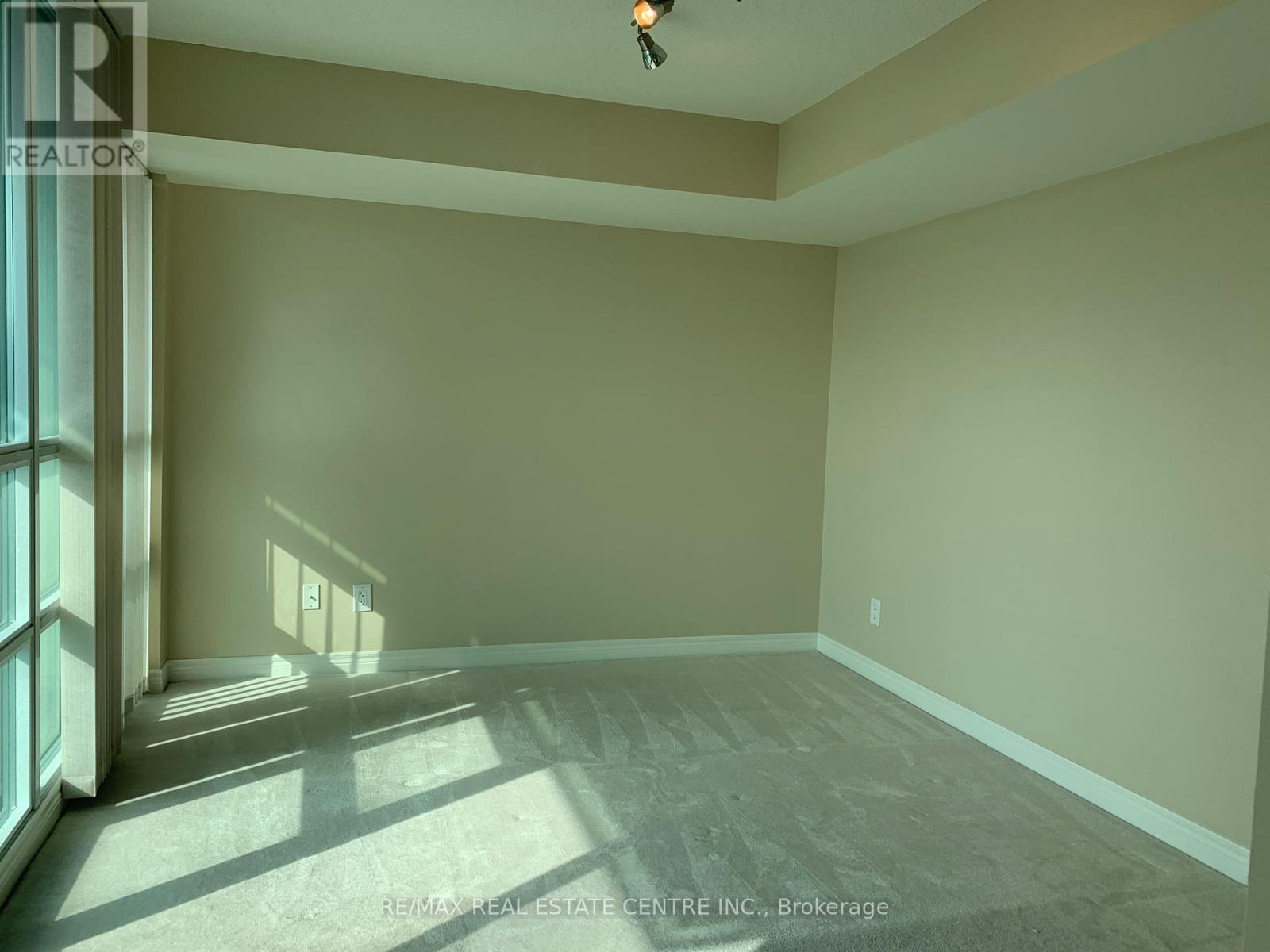 1709 - 208 Enfield Place, Mississauga, Ontario  L5B 0G8 - Photo 14 - W12587070