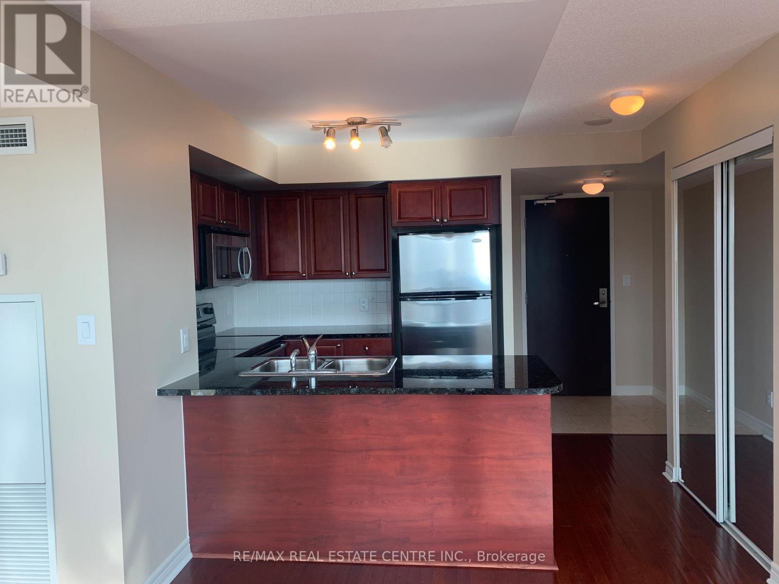 1709 - 208 Enfield Place, Mississauga, Ontario  L5B 0G8 - Photo 15 - W12587070