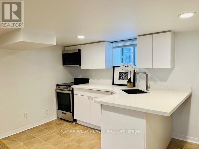 Bsmt - 27 Oakview Avenue, Toronto, Ontario  M6P 3J3 - Photo 3 - W12587090