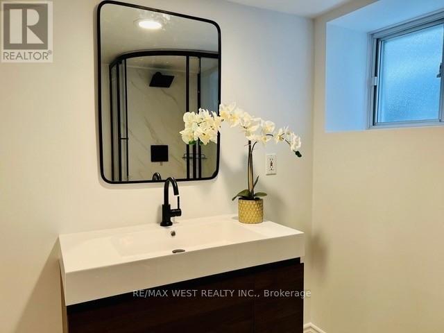 Bsmt - 27 Oakview Avenue, Toronto, Ontario  M6P 3J3 - Photo 7 - W12587090