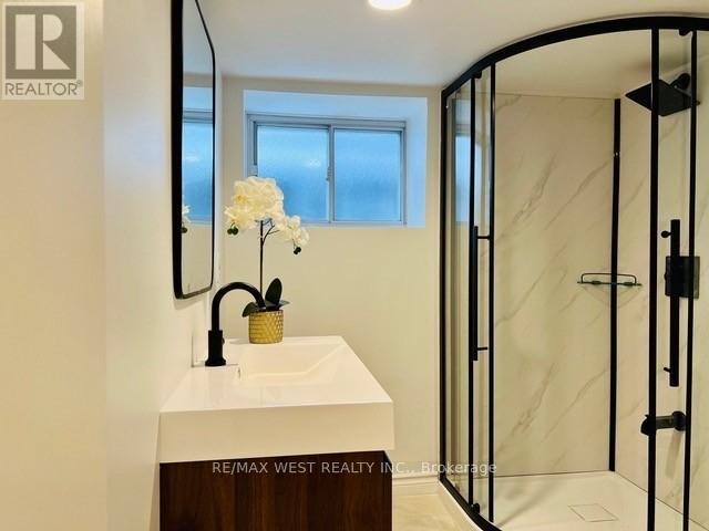 Bsmt - 27 Oakview Avenue, Toronto, Ontario  M6P 3J3 - Photo 8 - W12587090