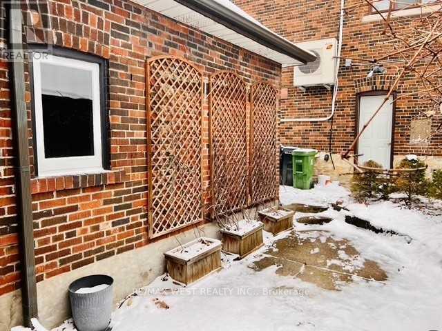 Bsmt - 27 Oakview Avenue, Toronto, Ontario  M6P 3J3 - Photo 9 - W12587090