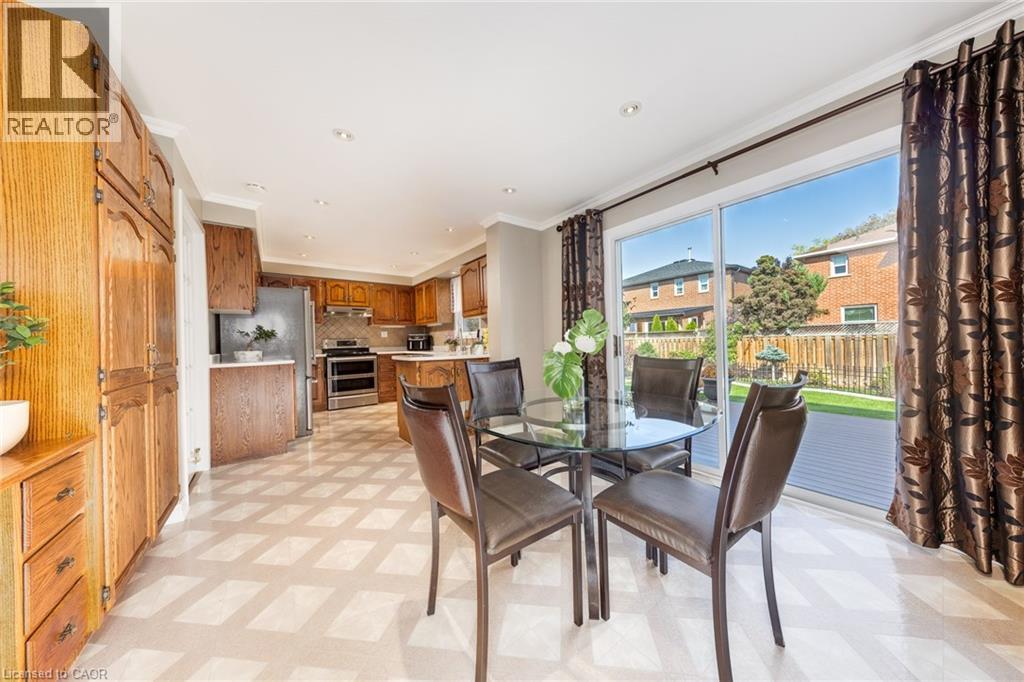 223 River Oaks Boulevard W, Oakville, Ontario  L6H 3V2 - Photo 15 - 40775630