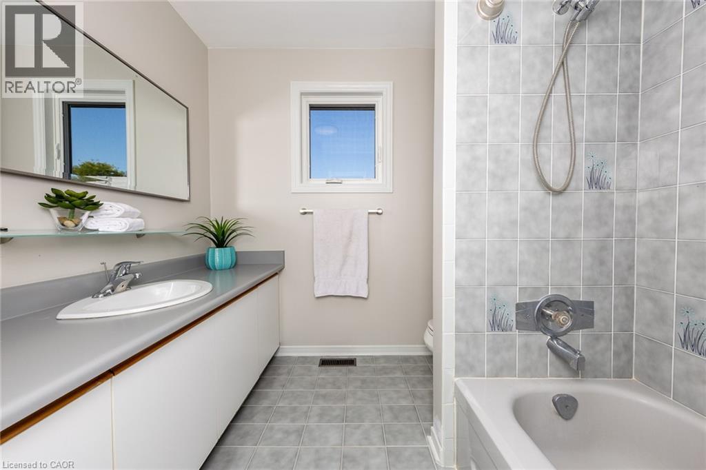 223 River Oaks Boulevard W, Oakville, Ontario  L6H 3V2 - Photo 36 - 40775630