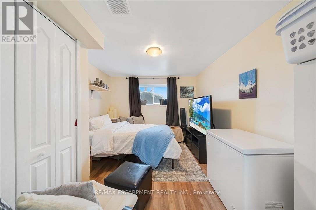 31 Raleigh Street, Hamilton, Ontario  L8W 1H4 - Photo 18 - X12587076