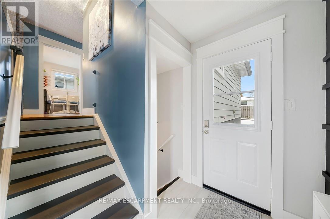 31 Raleigh Street, Hamilton, Ontario  L8W 1H4 - Photo 3 - X12587076