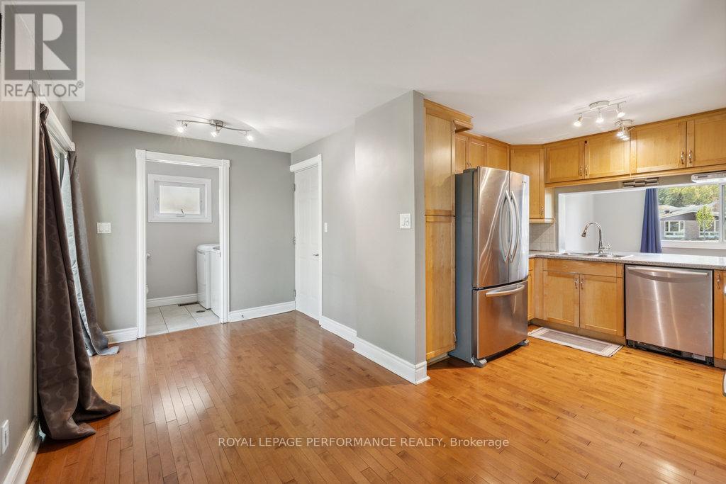 2045 Deerhurst Court, Ottawa, Ontario  K1J 8H2 - Photo 4 - X12587136