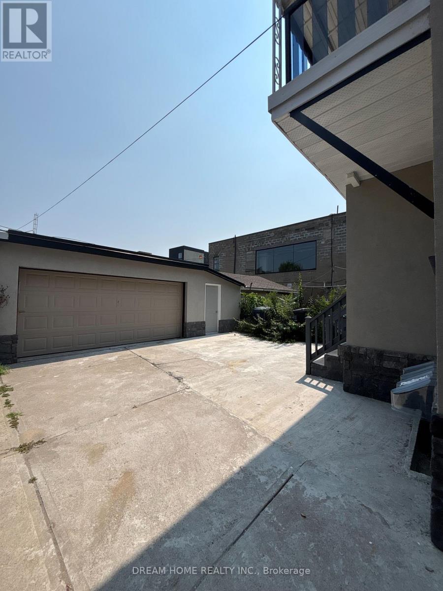 Upper - 9 Rusholme Drive E, Toronto, Ontario  M6J 3K1 - Photo 20 - C12587140