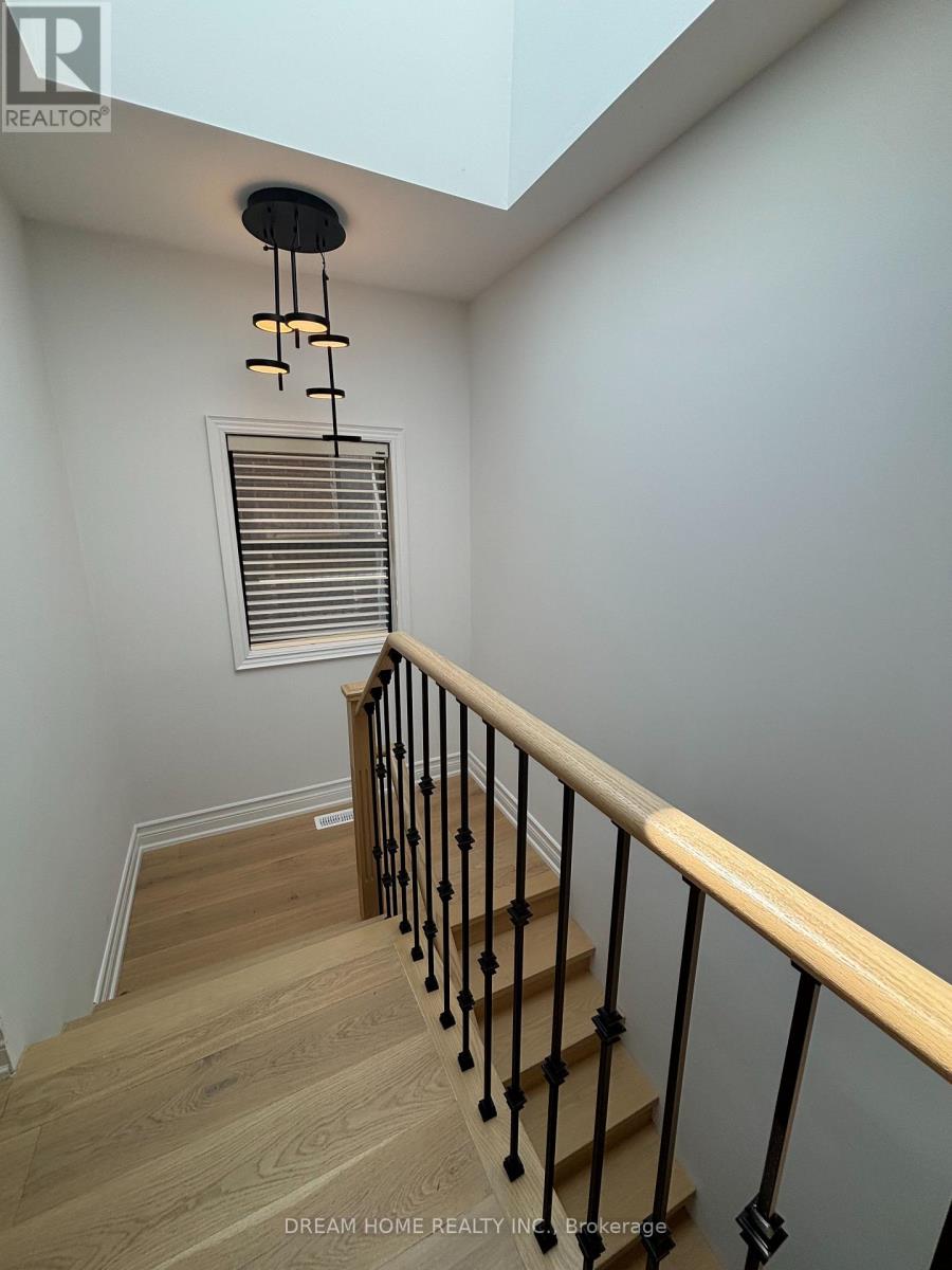 Upper - 9 Rusholme Drive E, Toronto, Ontario  M6J 3K1 - Photo 9 - C12587140