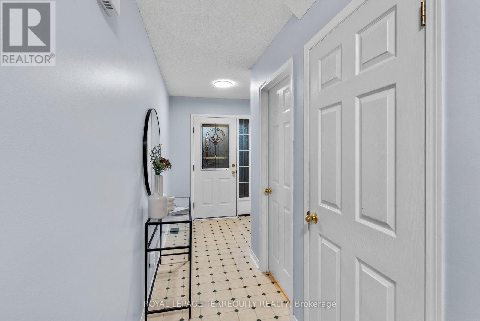 18 Wade Square, Clarington, Ontario L1E 3E5 - Photo 4 - E12587114