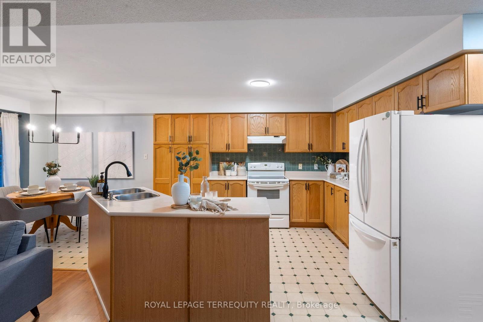 18 Wade Square, Clarington, Ontario L1E 3E5 - Photo 9 - E12587114