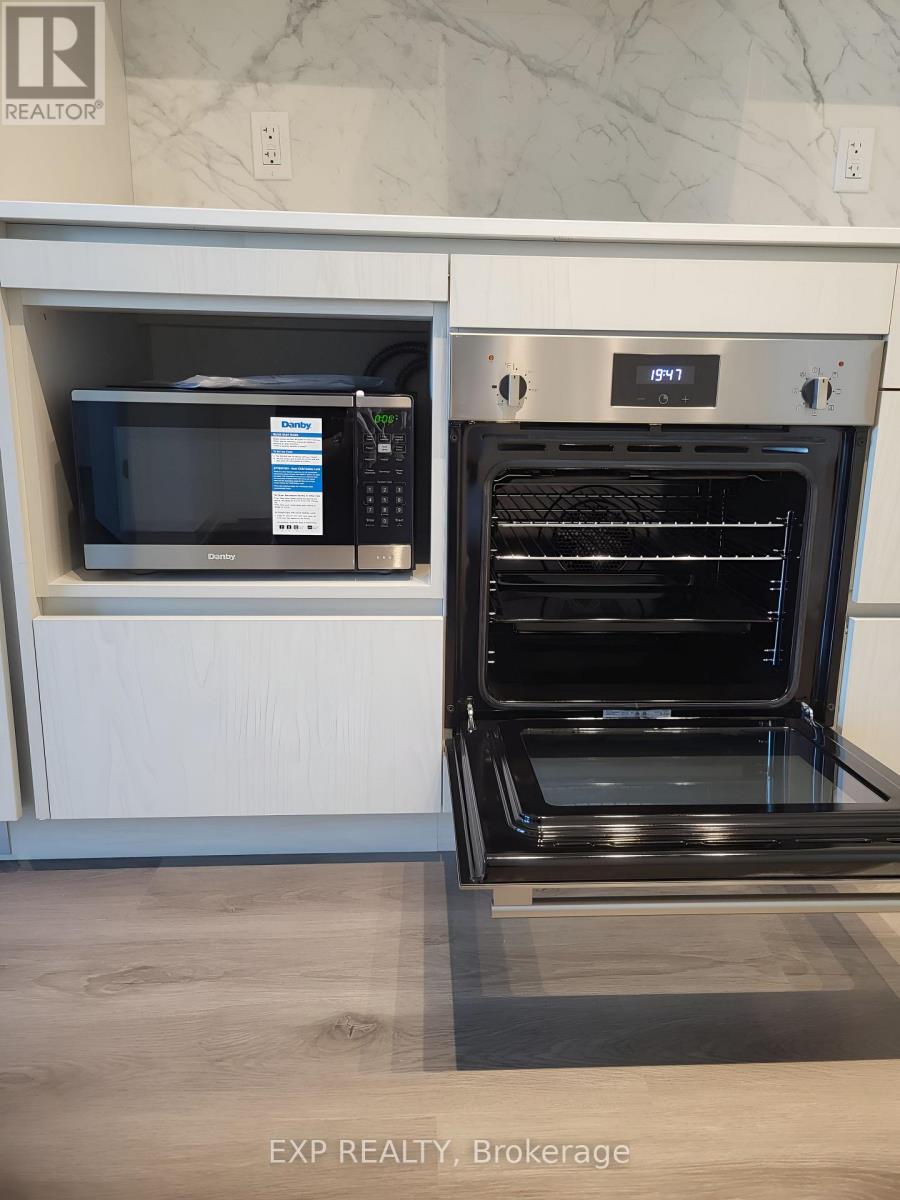 2201 - 28 Interchange Way, Vaughan, Ontario  L4K 0P8 - Photo 6 - N12587120