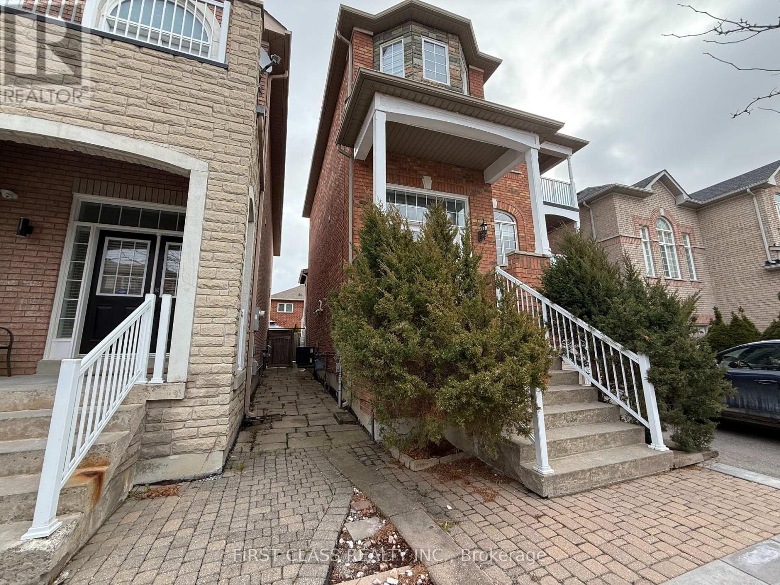 131 SANTA MARIA TRAIL, Vaughan, Ontario