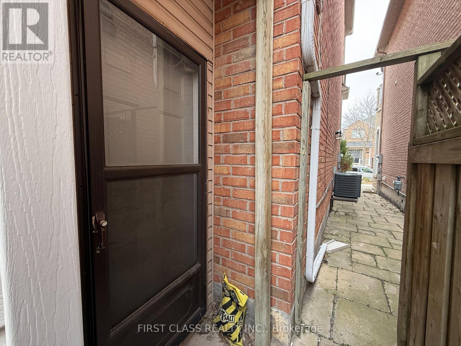 131 Santa Maria Trail, Vaughan, Ontario  L6A 3G9 - Photo 2 - N12587130