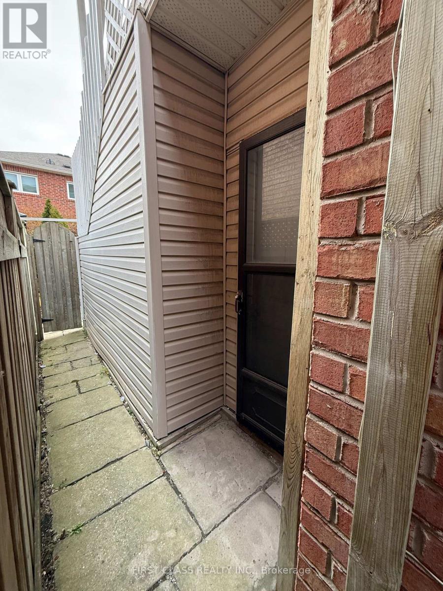 131 Santa Maria Trail, Vaughan, Ontario  L6A 3G9 - Photo 3 - N12587130