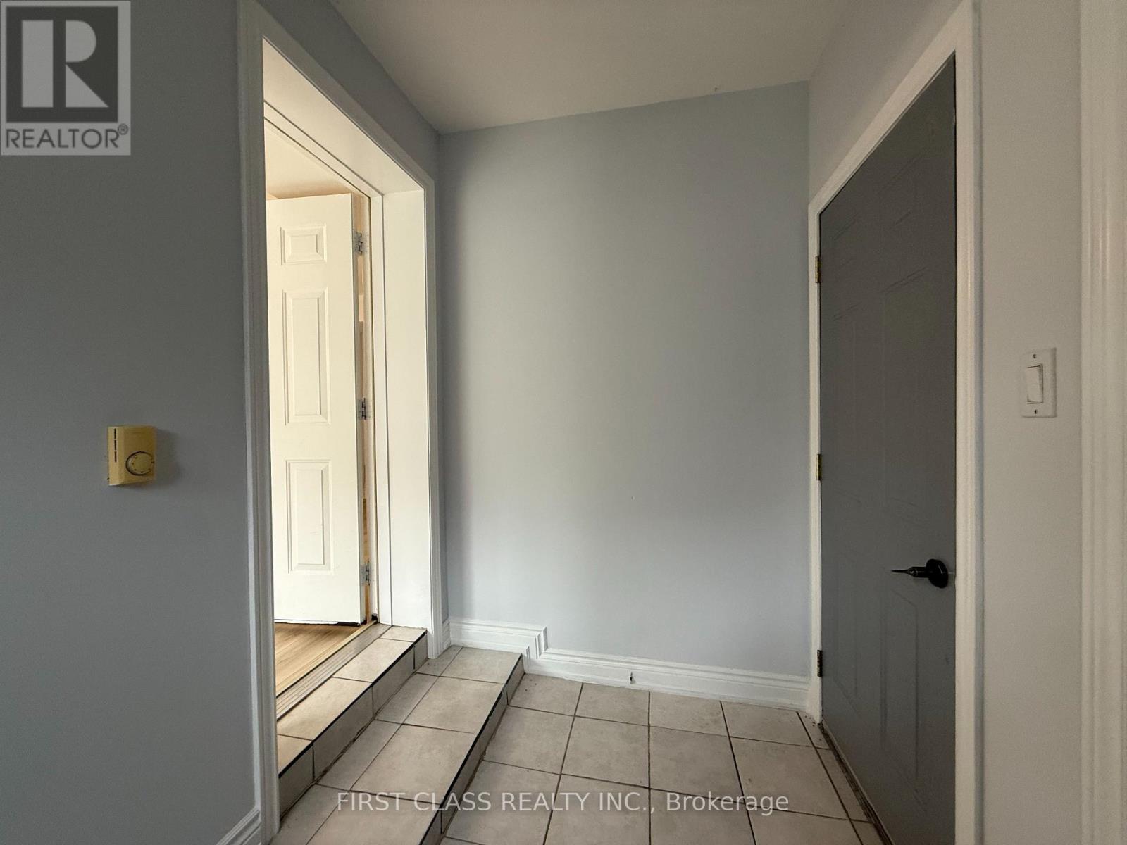 131 Santa Maria Trail, Vaughan, Ontario  L6A 3G9 - Photo 4 - N12587130