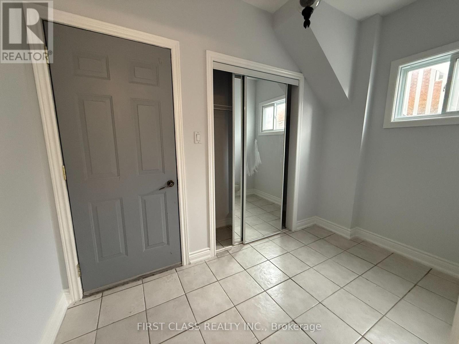 131 Santa Maria Trail, Vaughan, Ontario  L6A 3G9 - Photo 5 - N12587130