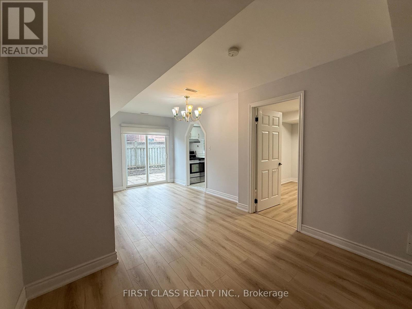 131 Santa Maria Trail, Vaughan, Ontario  L6A 3G9 - Photo 9 - N12587130