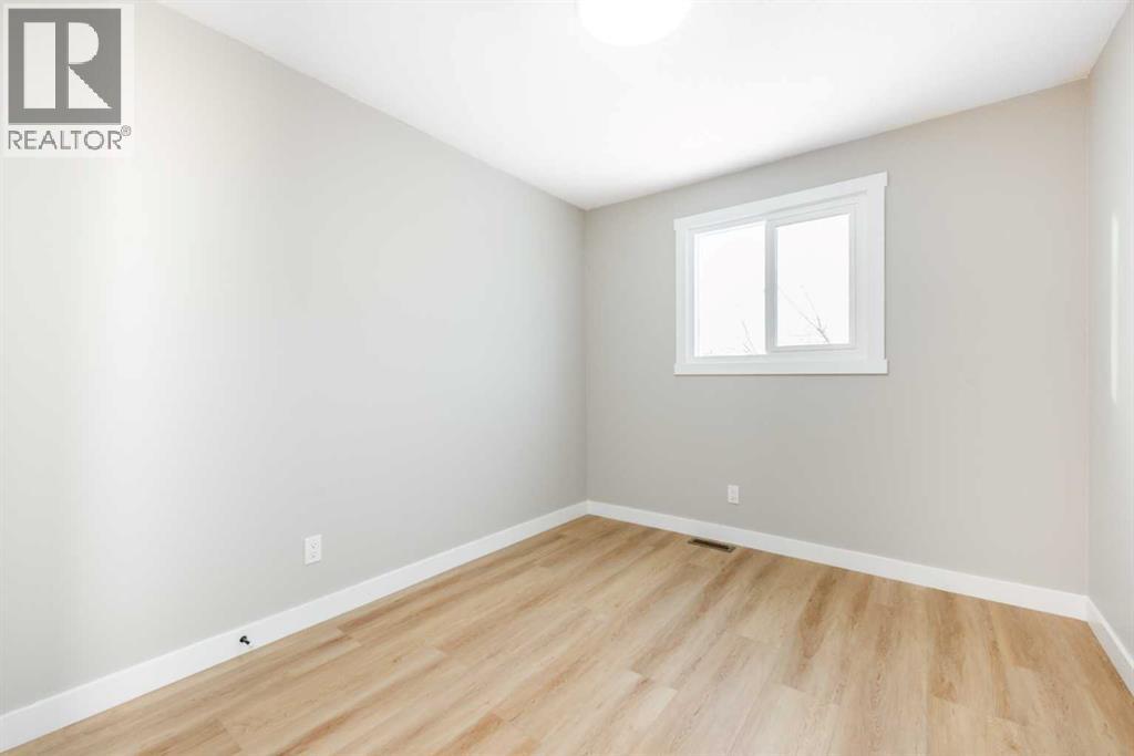 7620 27 Street Se, Calgary, Alberta  T2C 1E7 - Photo 13 - A2273192