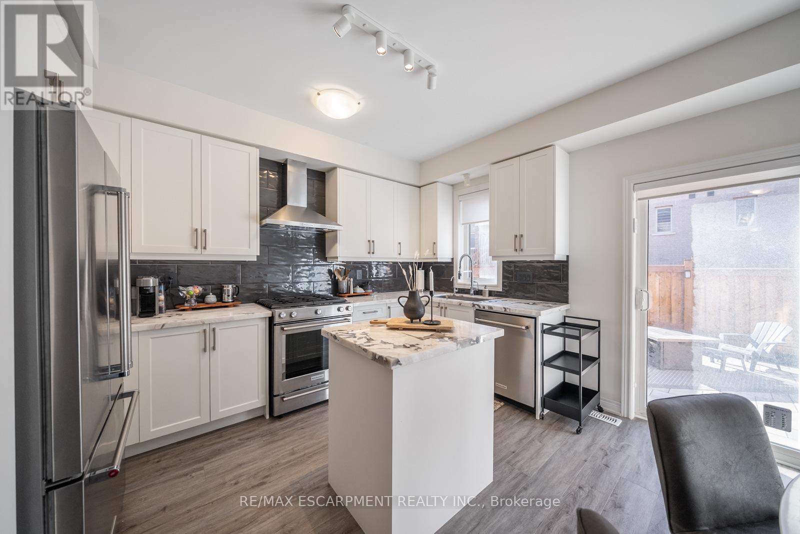 3959 Koenig Road, Burlington, Ontario  L7M 0Z7 - Photo 11 - W12587126