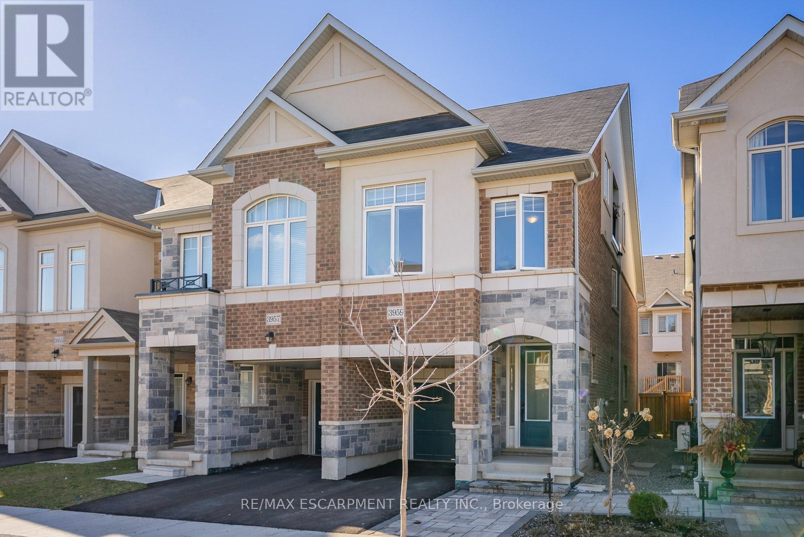 3959 Koenig Road, Burlington, Ontario  L7M 0Z7 - Photo 3 - W12587126