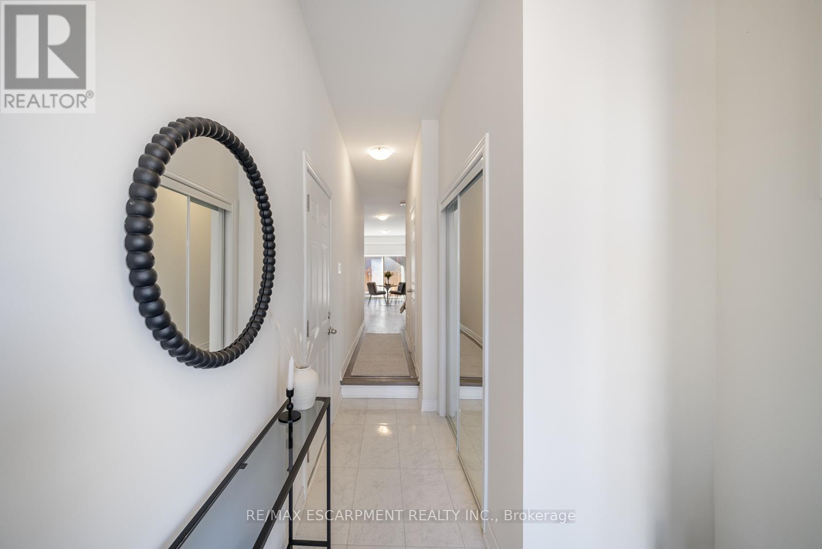 3959 Koenig Road, Burlington, Ontario  L7M 0Z7 - Photo 5 - W12587126