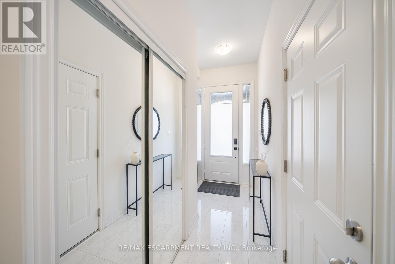 3959 Koenig Road, Burlington, Ontario  L7M 0Z7 - Photo 6 - W12587126