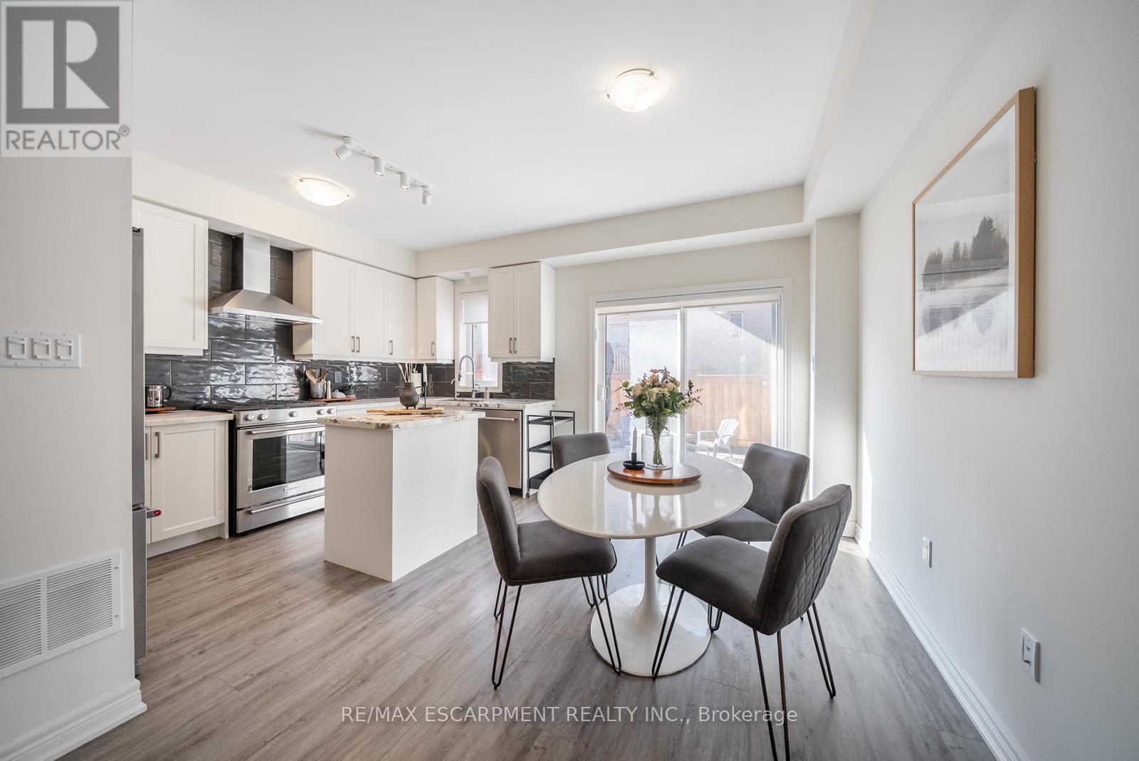 3959 Koenig Road, Burlington, Ontario  L7M 0Z7 - Photo 9 - W12587126