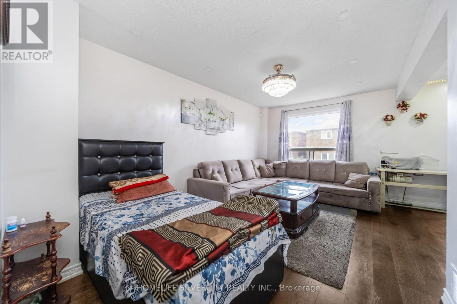 24 Jay Street, Brampton, Ontario L6Z 3V7 - Photo 10 - W12587144