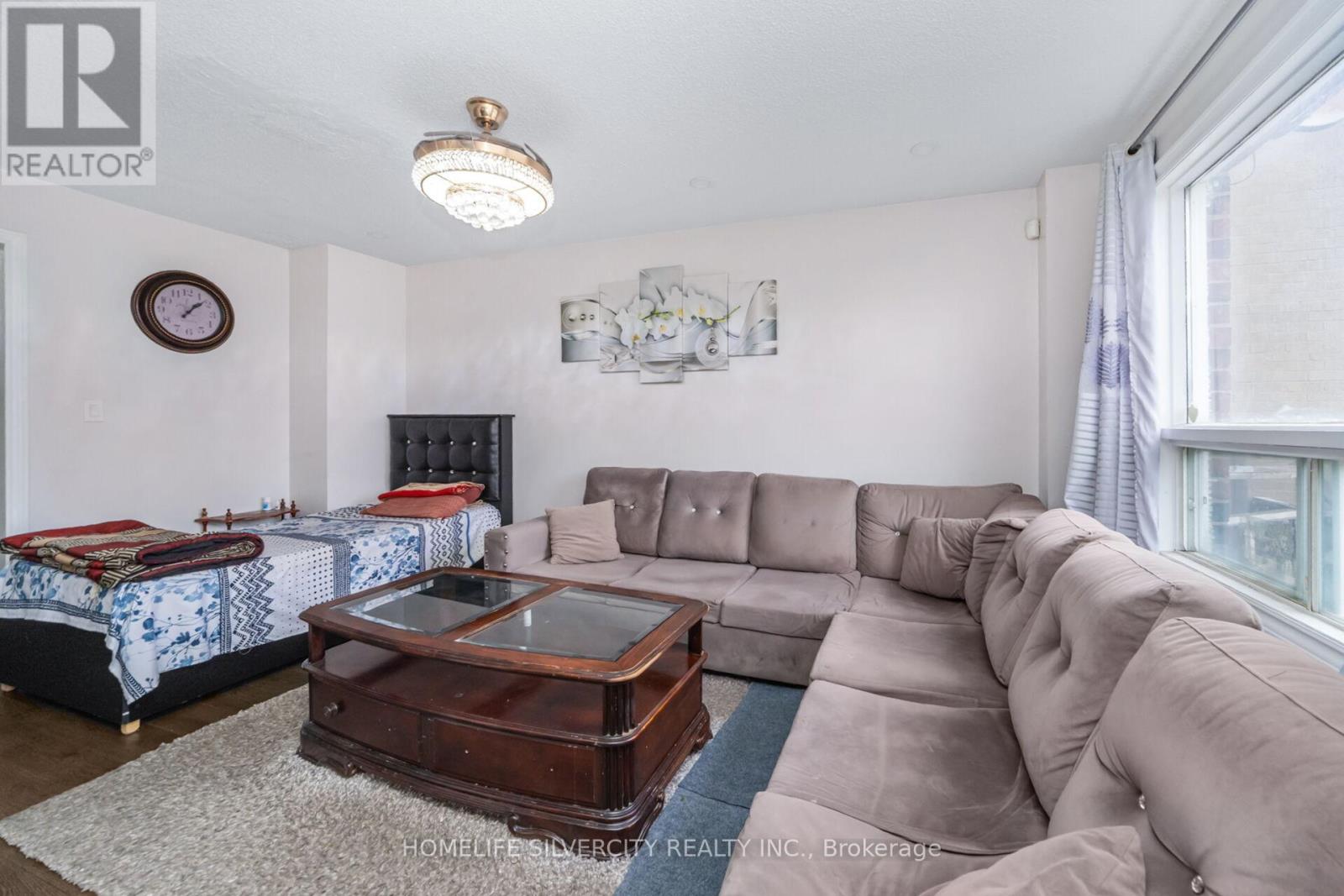 24 Jay Street, Brampton, Ontario L6Z 3V7 - Photo 12 - W12587144